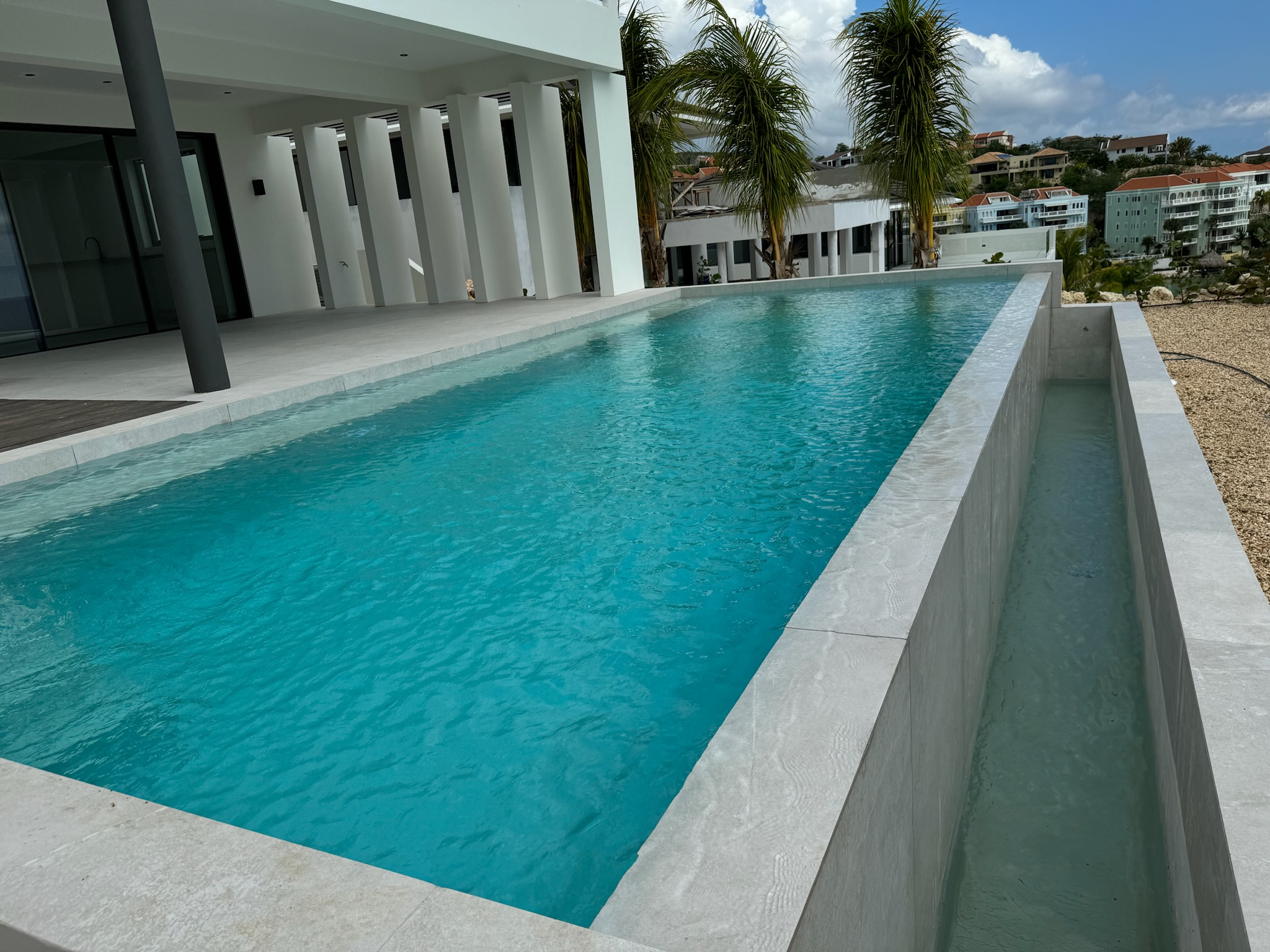 Uw Privéparadijs op een Klif met Fenomenaal Zeezicht