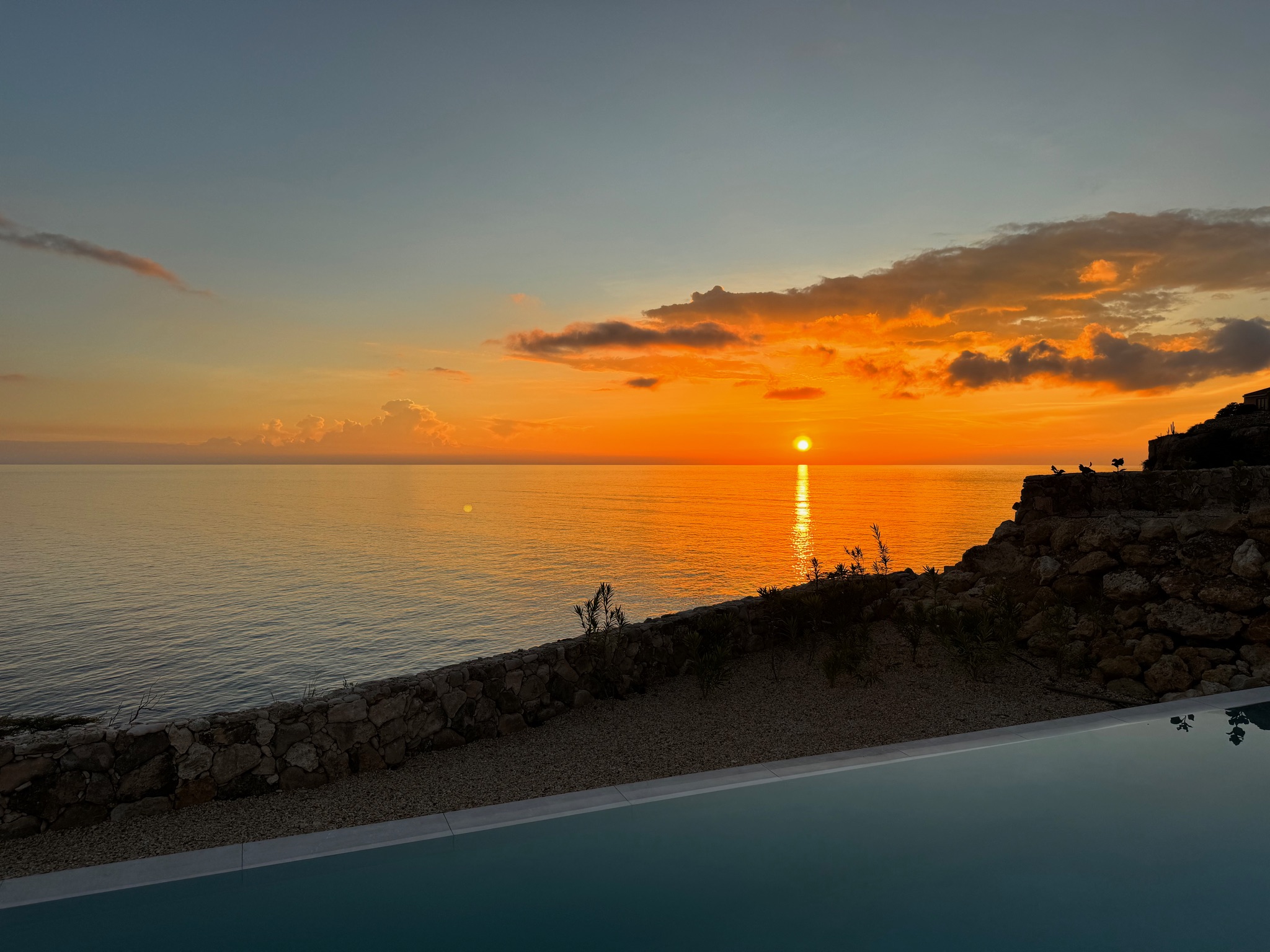 Uw Privéparadijs op een Klif met Fenomenaal Zeezicht