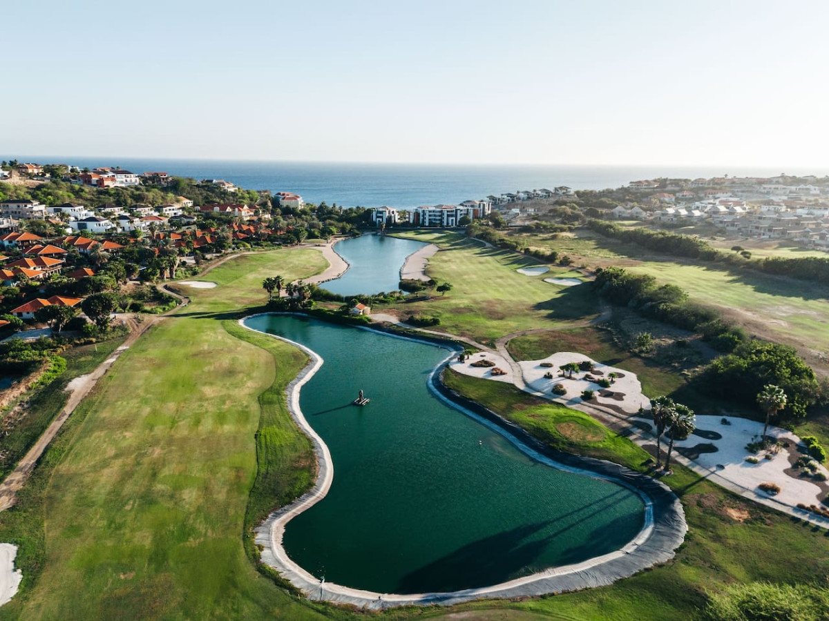 18-hole golfcourse and Seaview