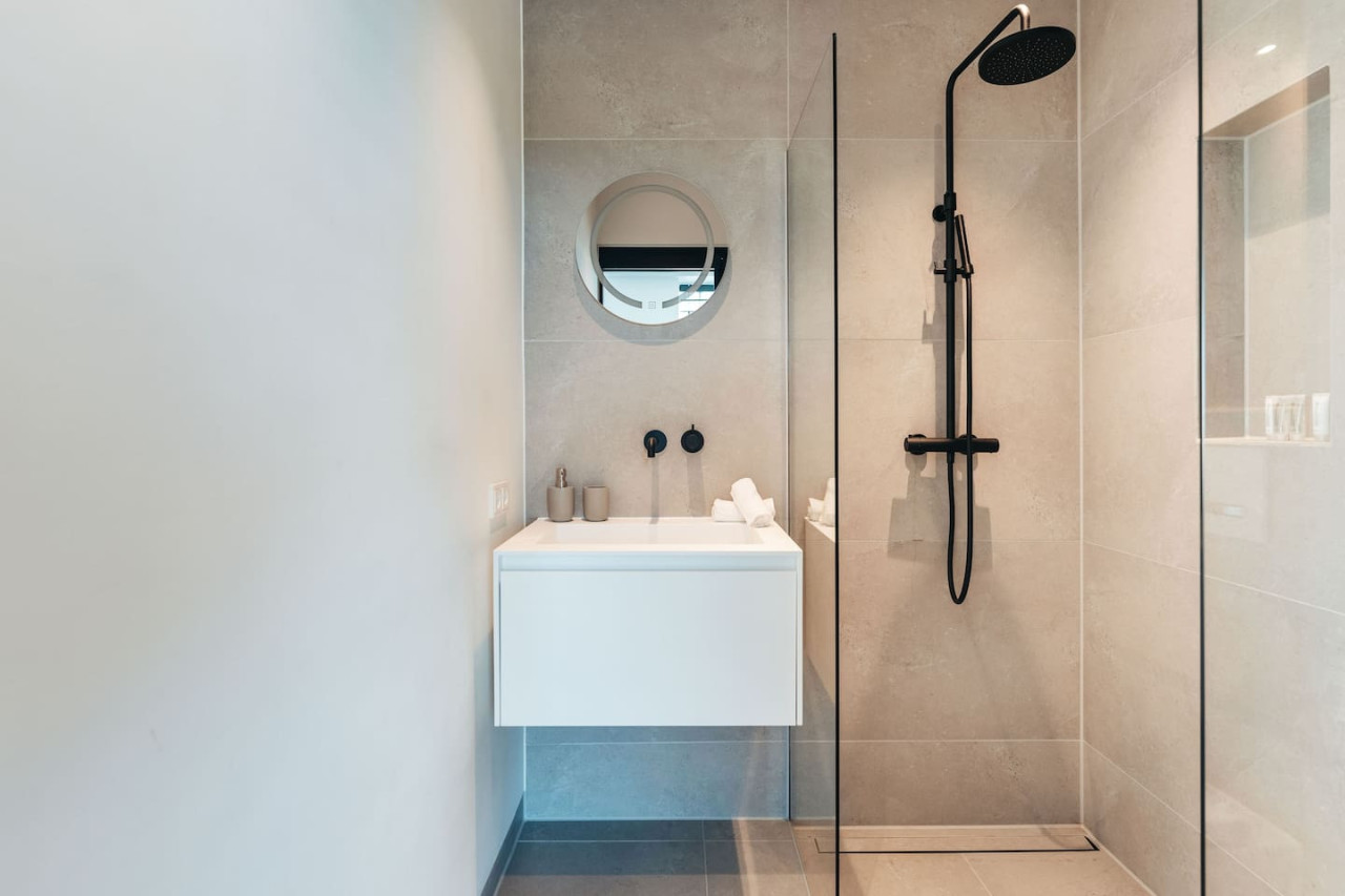 Uw Privéparadijs op een Klif met Fenomenaal Zeezicht