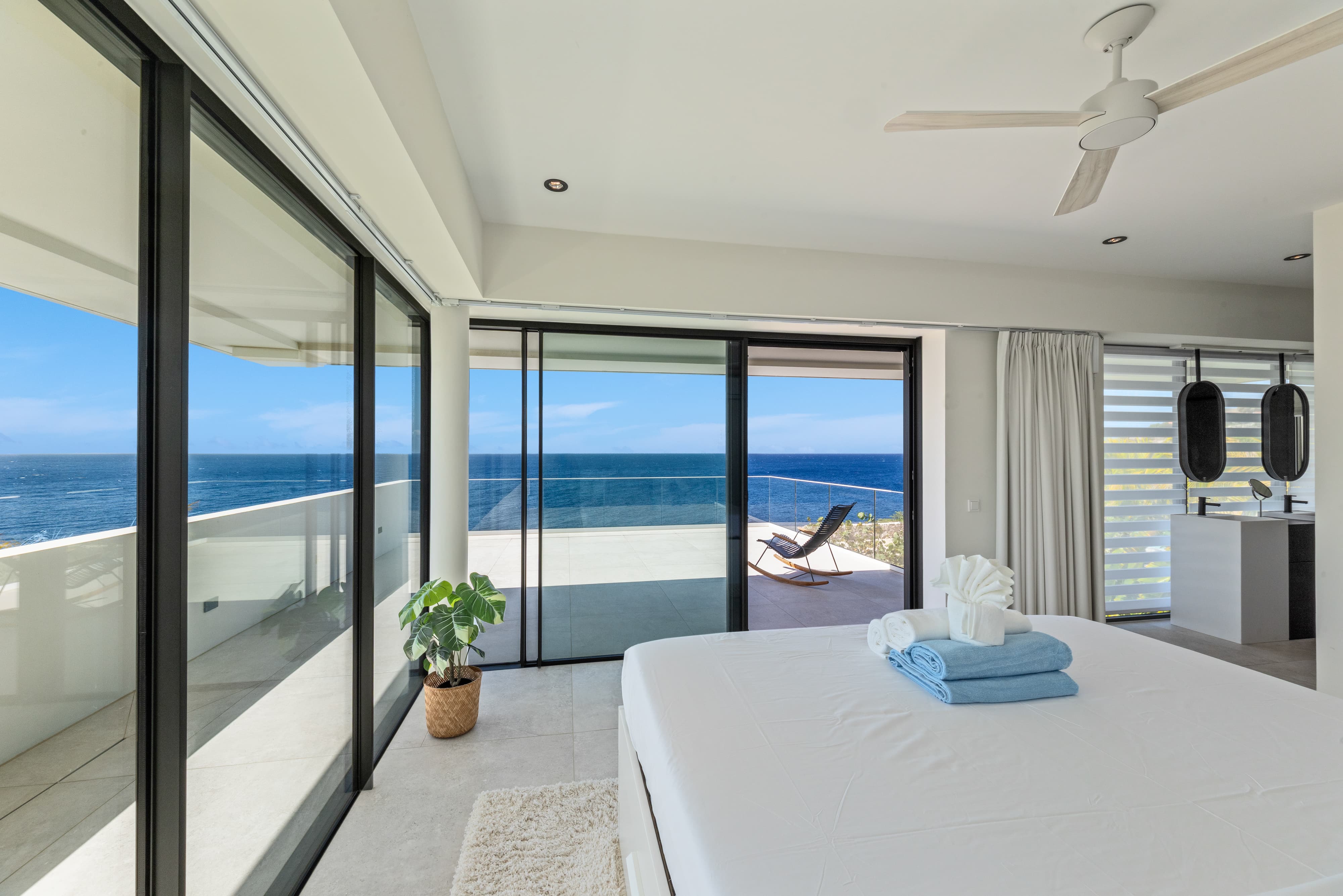 masterbedroom with balcony and ocean view