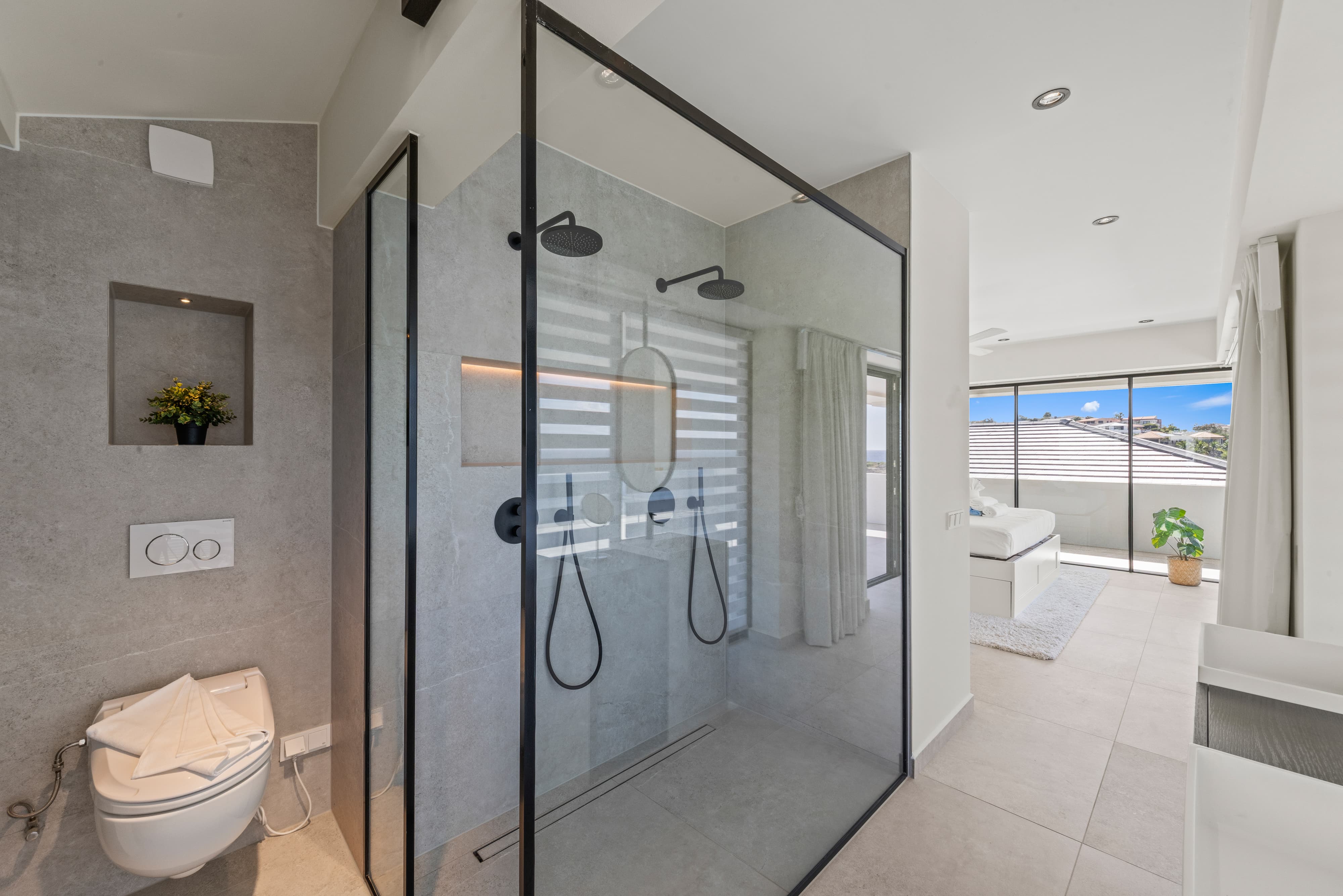 Double shower and shower toilet