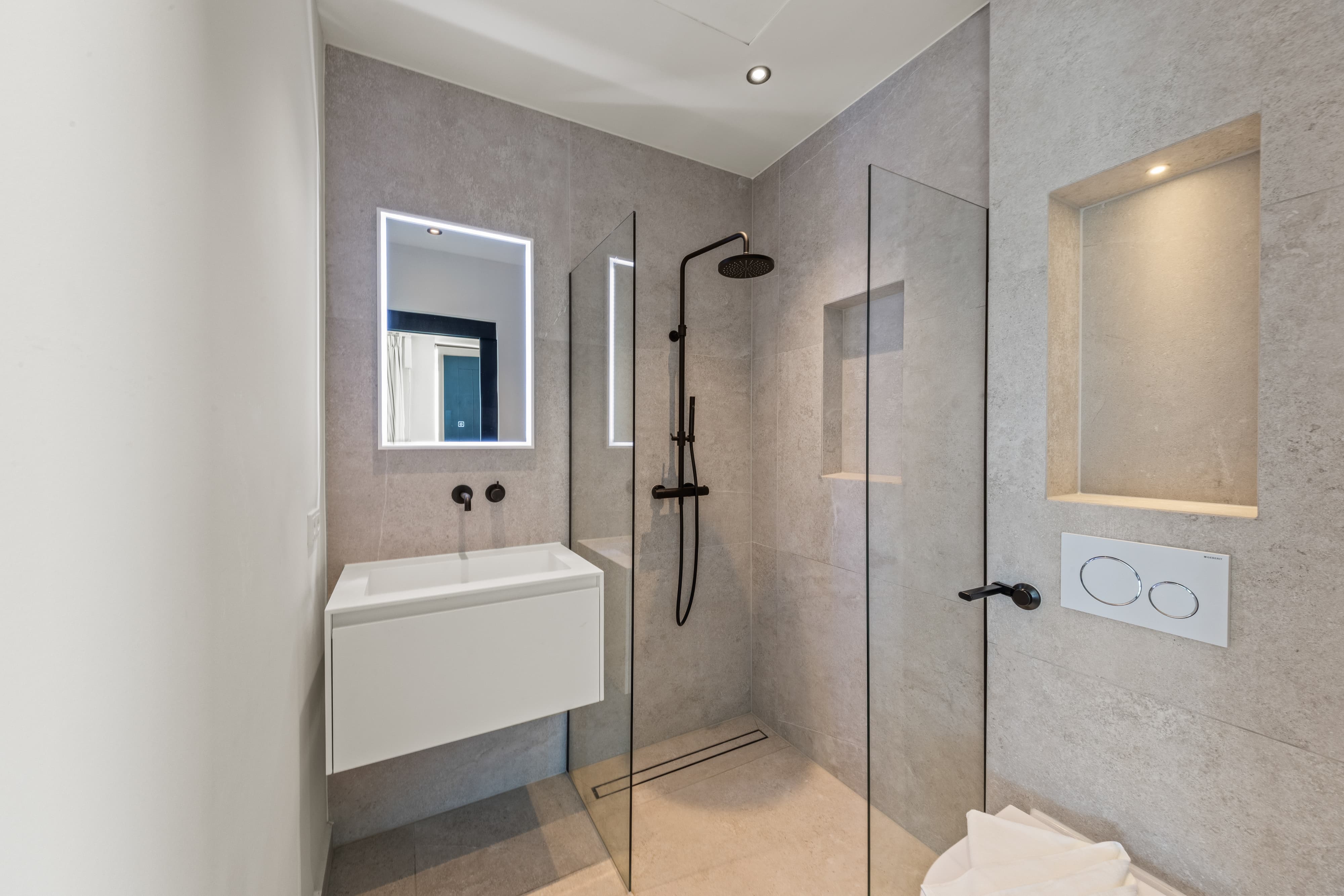 bathroom in front bedroom