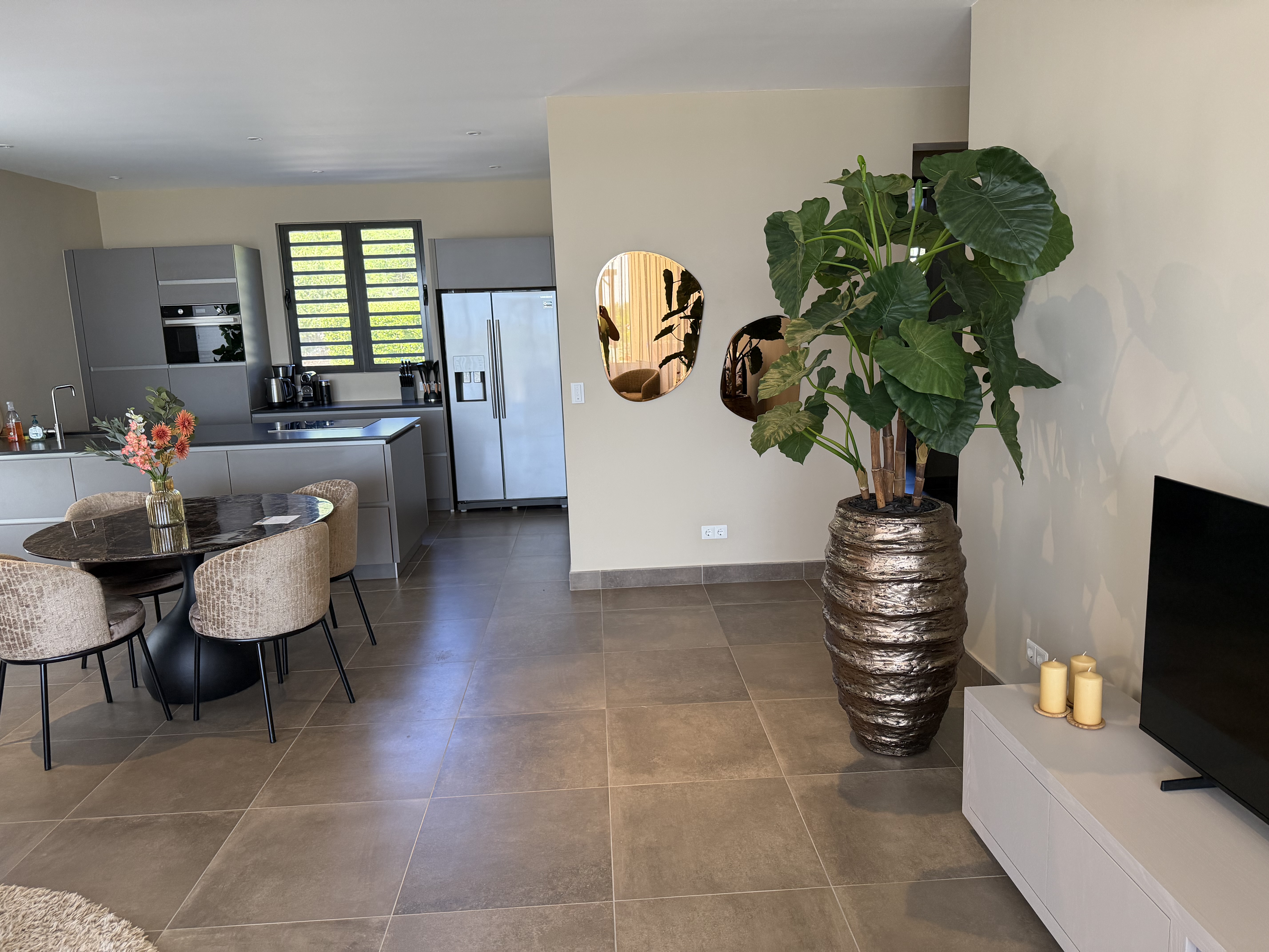 Holland House - Cape Marie 1401