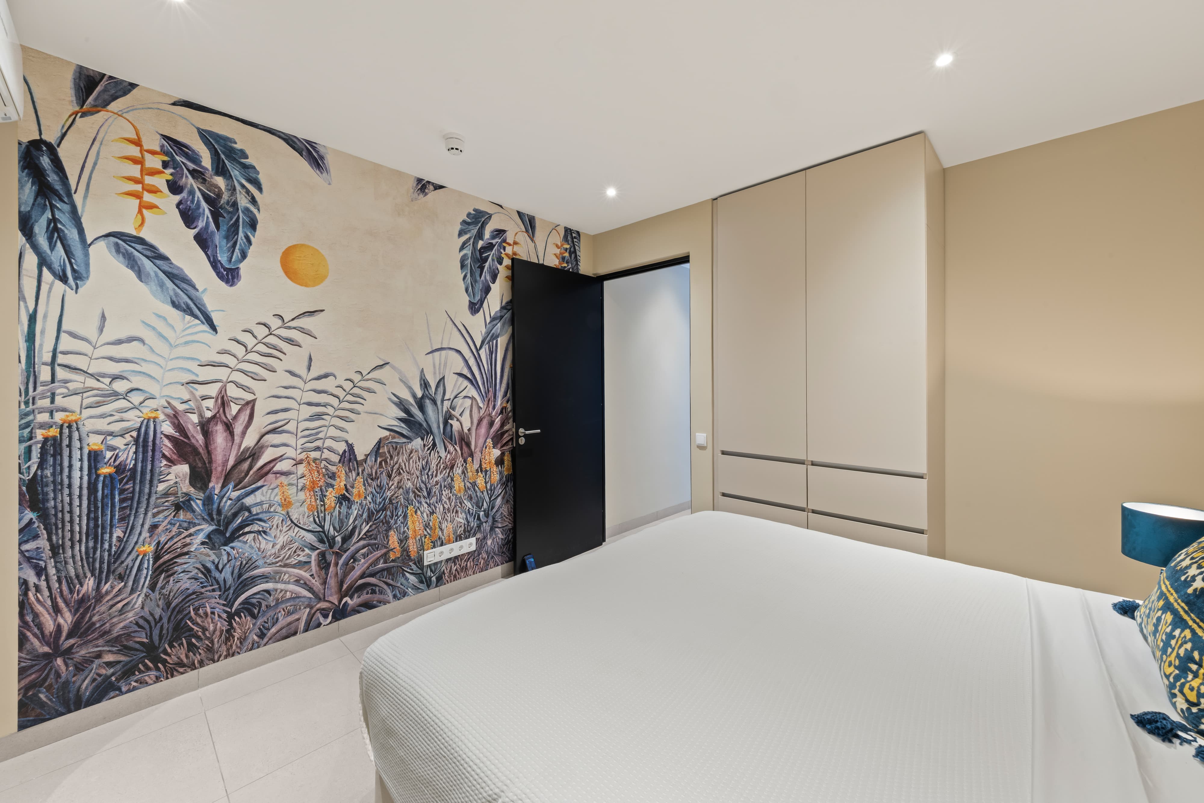 Holland House - Cape Marie C3