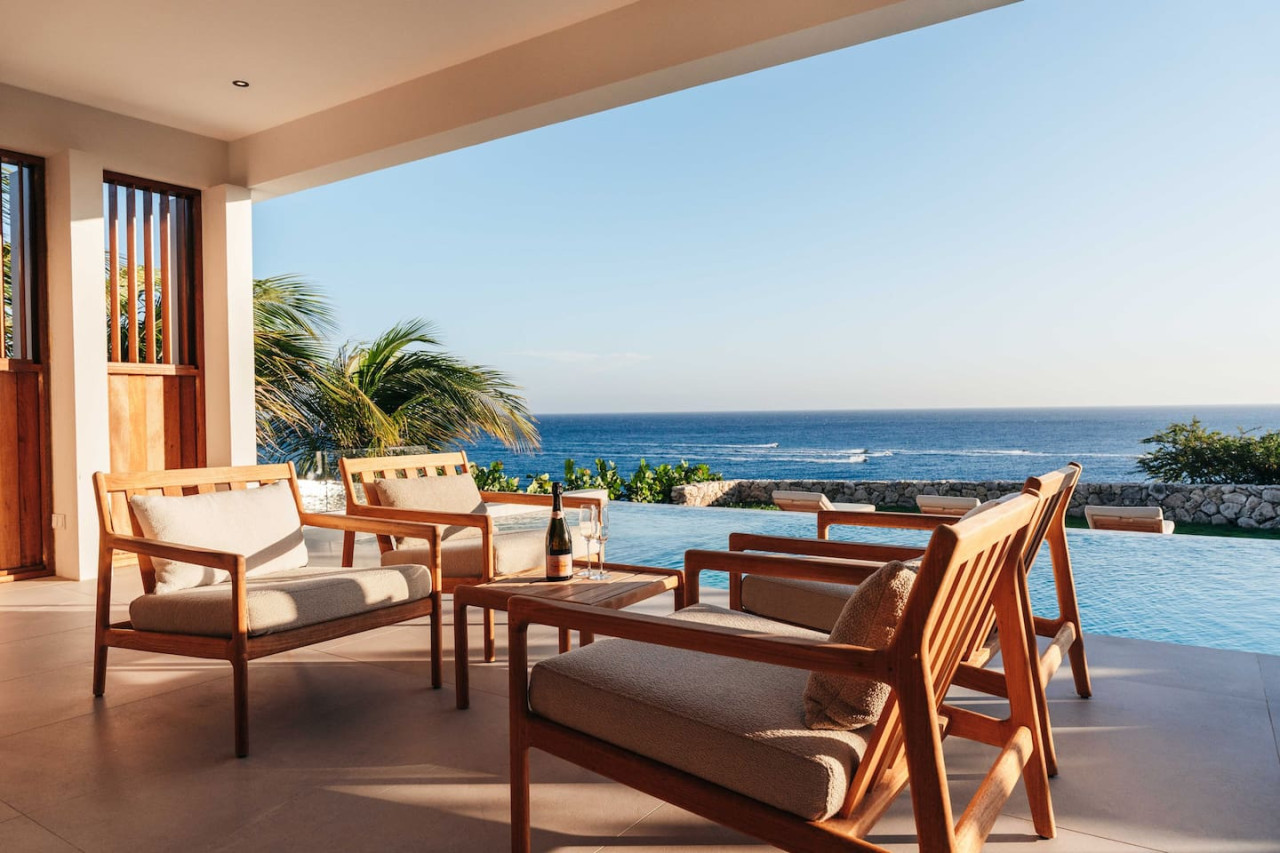 Holland House - Blue Bay - op een Klif met Fenomenaal Zeezicht