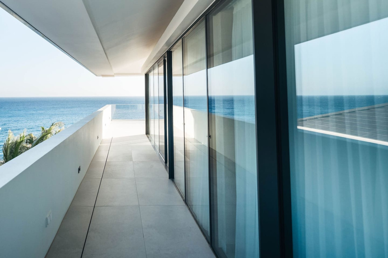 Holland House - Blue Bay - op een Klif met Fenomenaal Zeezicht