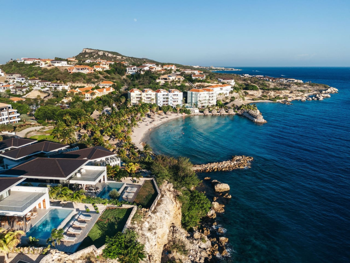 Holland House - Blue Bay - op een Klif met Fenomenaal Zeezicht