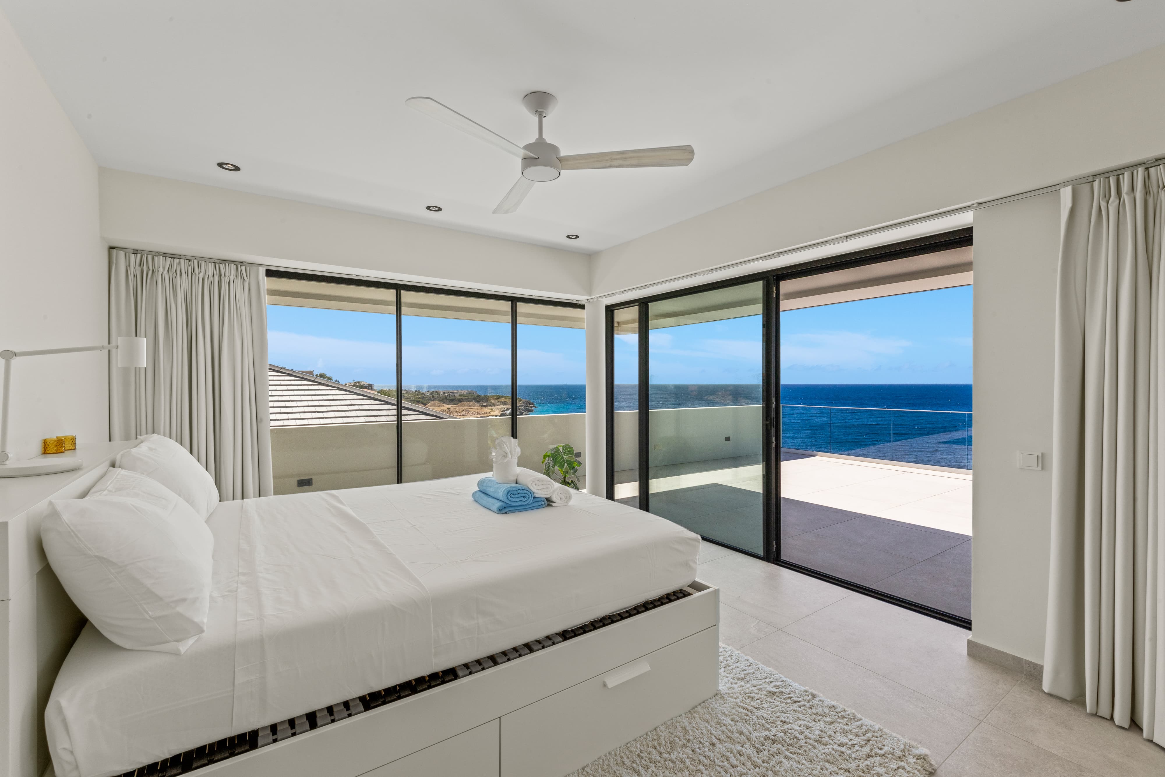 Holland House - Blue Bay - op een Klif met Fenomenaal Zeezicht