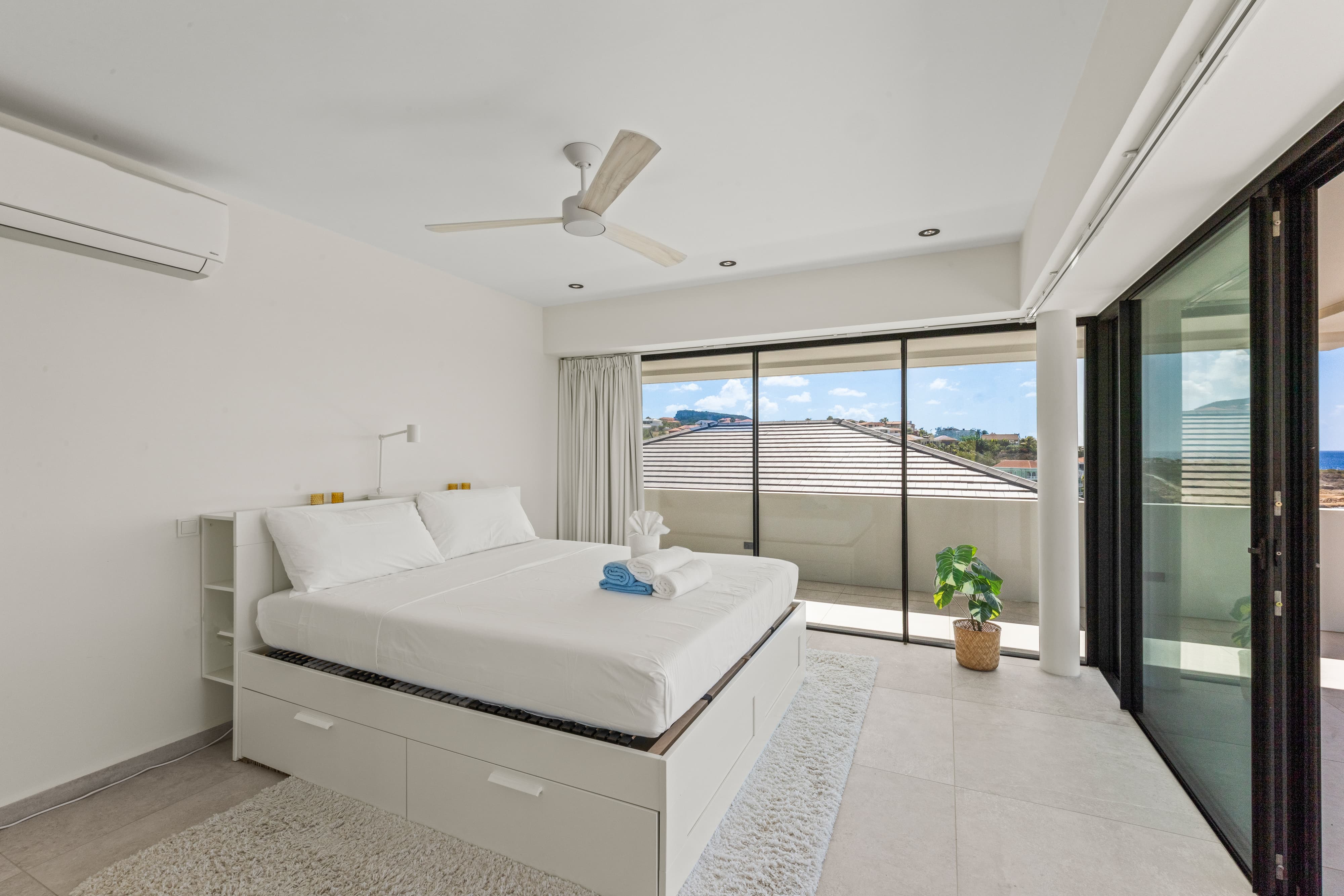 Holland House - Blue Bay - op een Klif met Fenomenaal Zeezicht