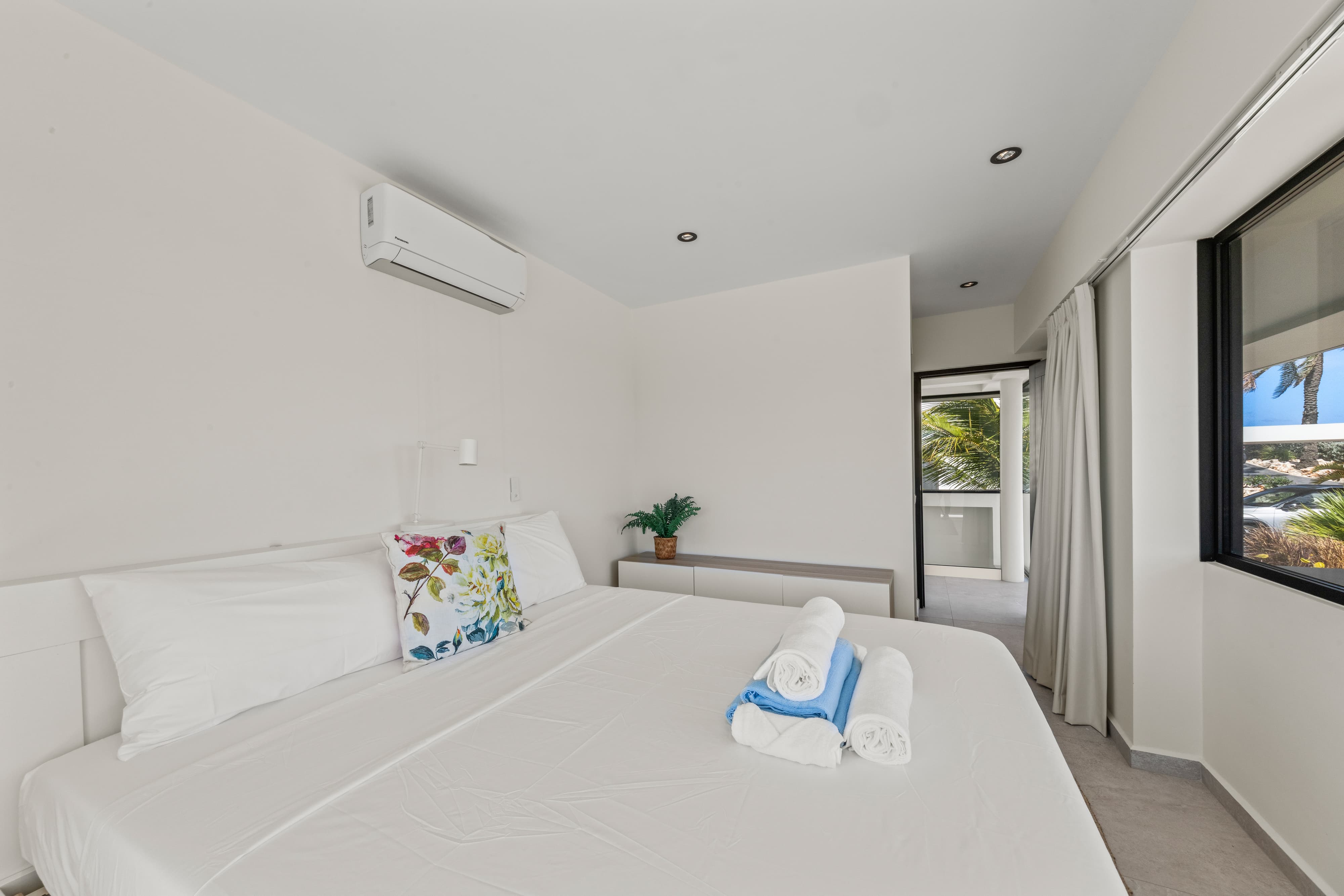 Holland House - Blue Bay - op een Klif met Fenomenaal Zeezicht