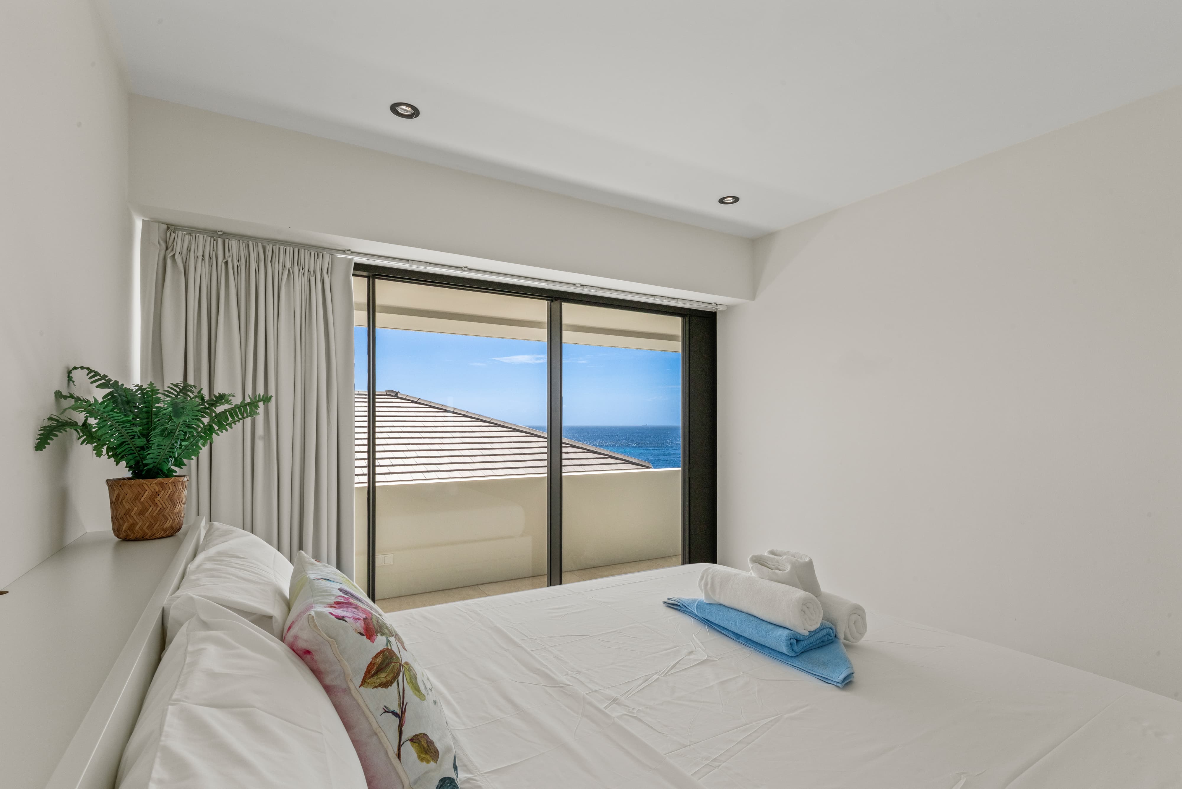 Holland House - Blue Bay - op een Klif met Fenomenaal Zeezicht