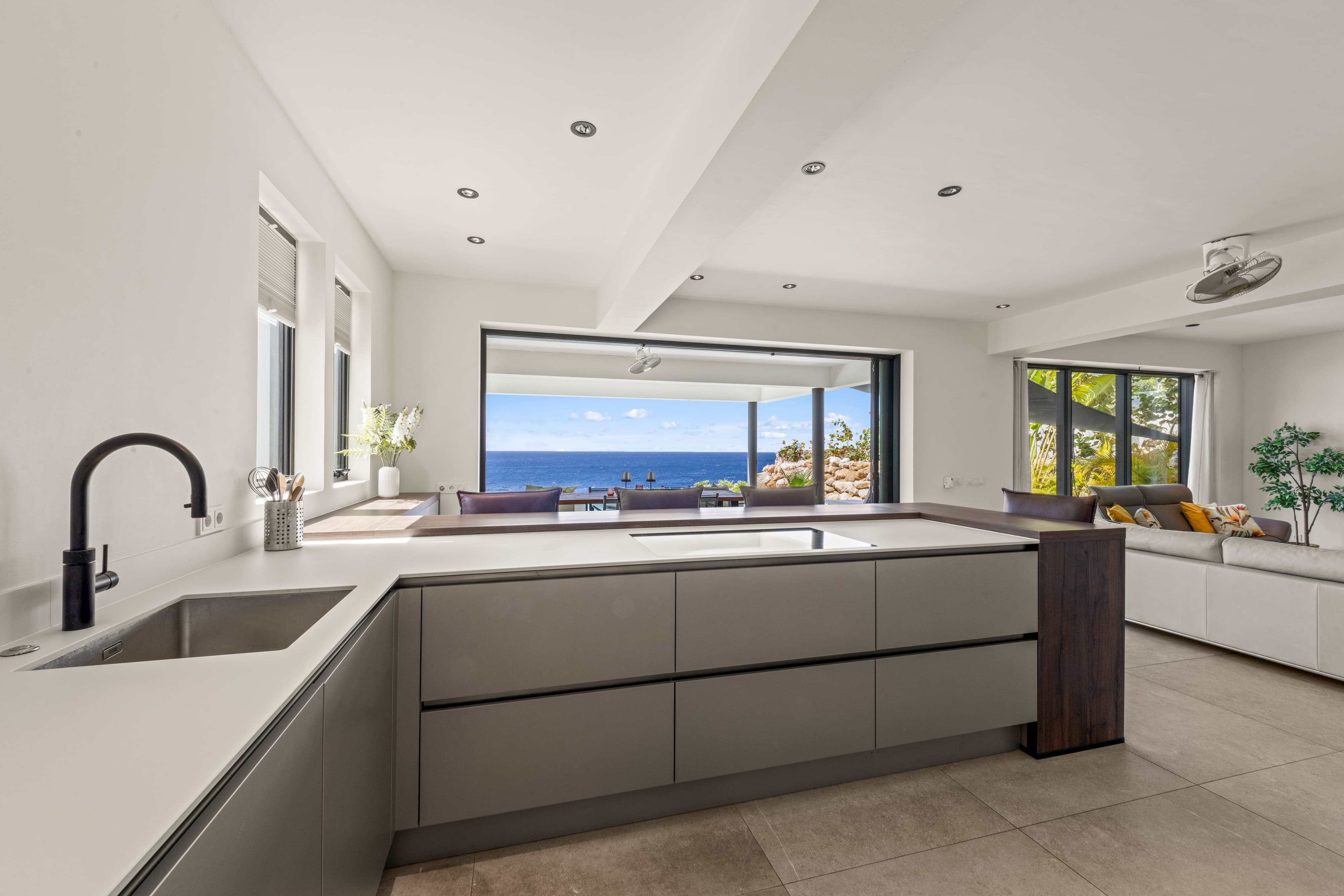 Holland House - Blue Bay - op een Klif met Fenomenaal Zeezicht