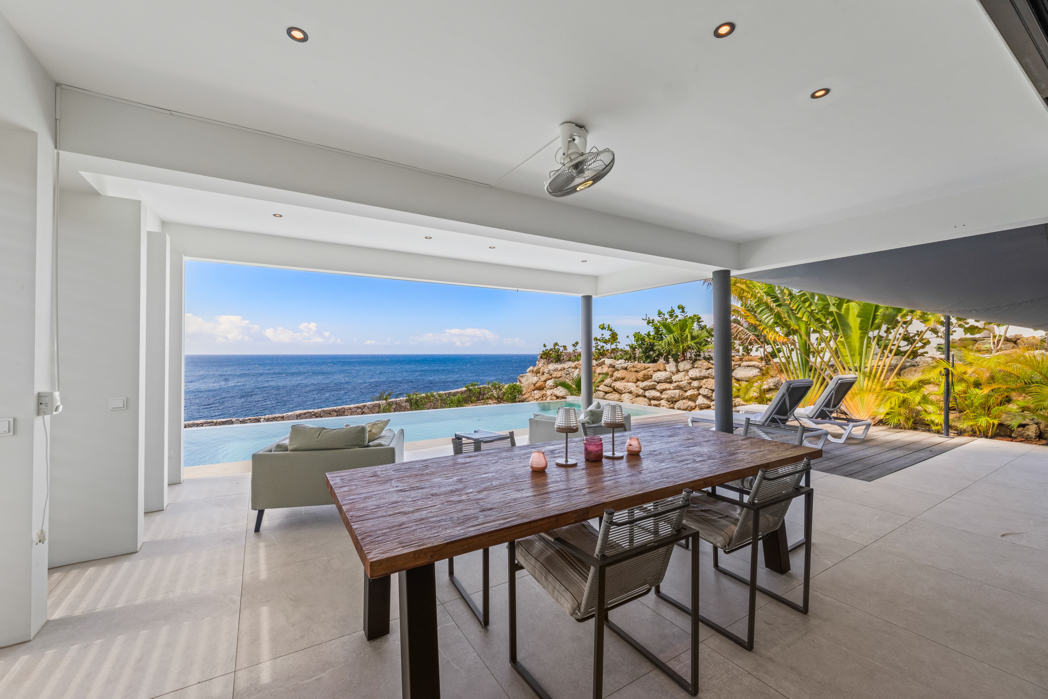 Holland House - Blue Bay - op een Klif met Fenomenaal Zeezicht