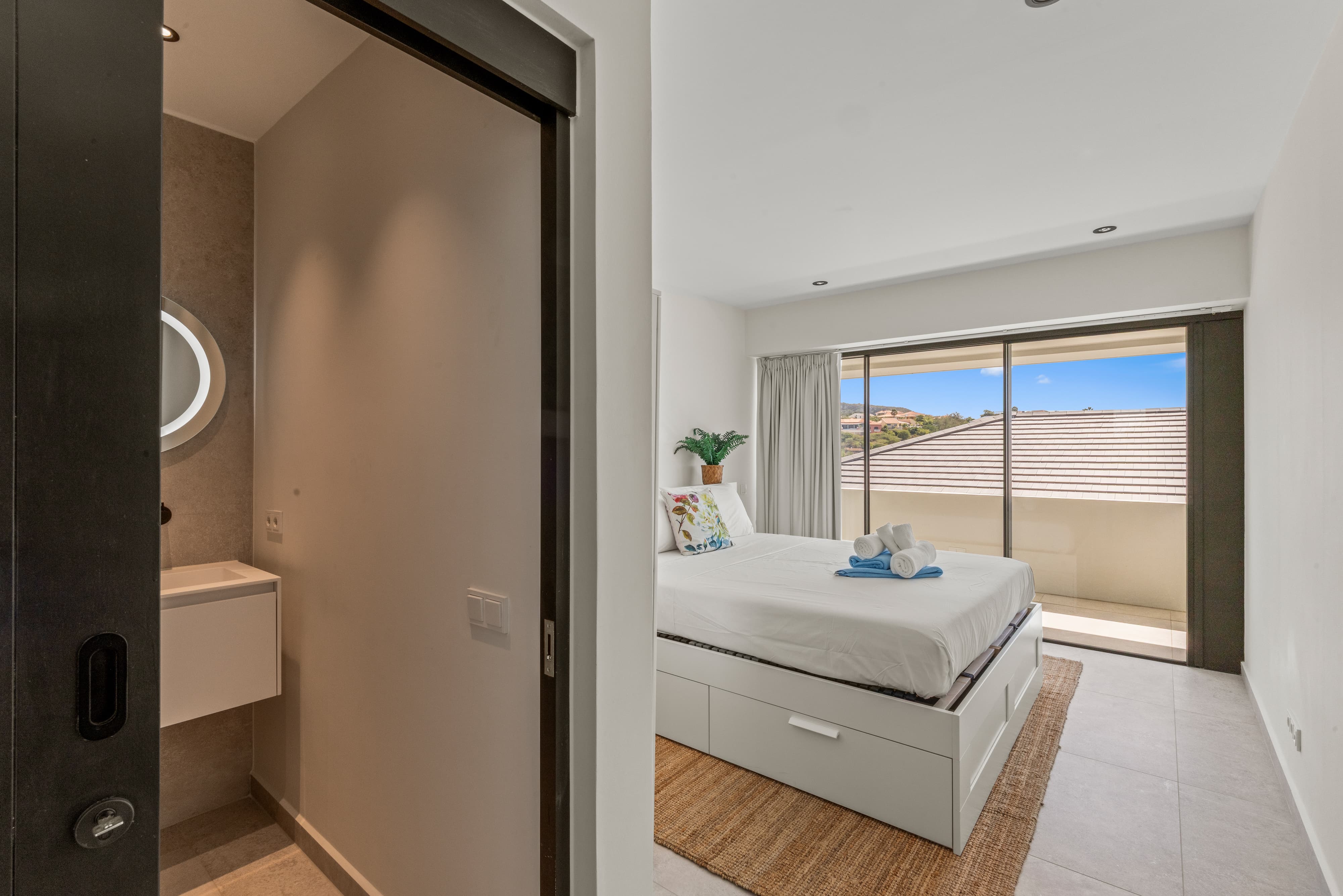 Holland House - Blue Bay - op een Klif met Fenomenaal Zeezicht