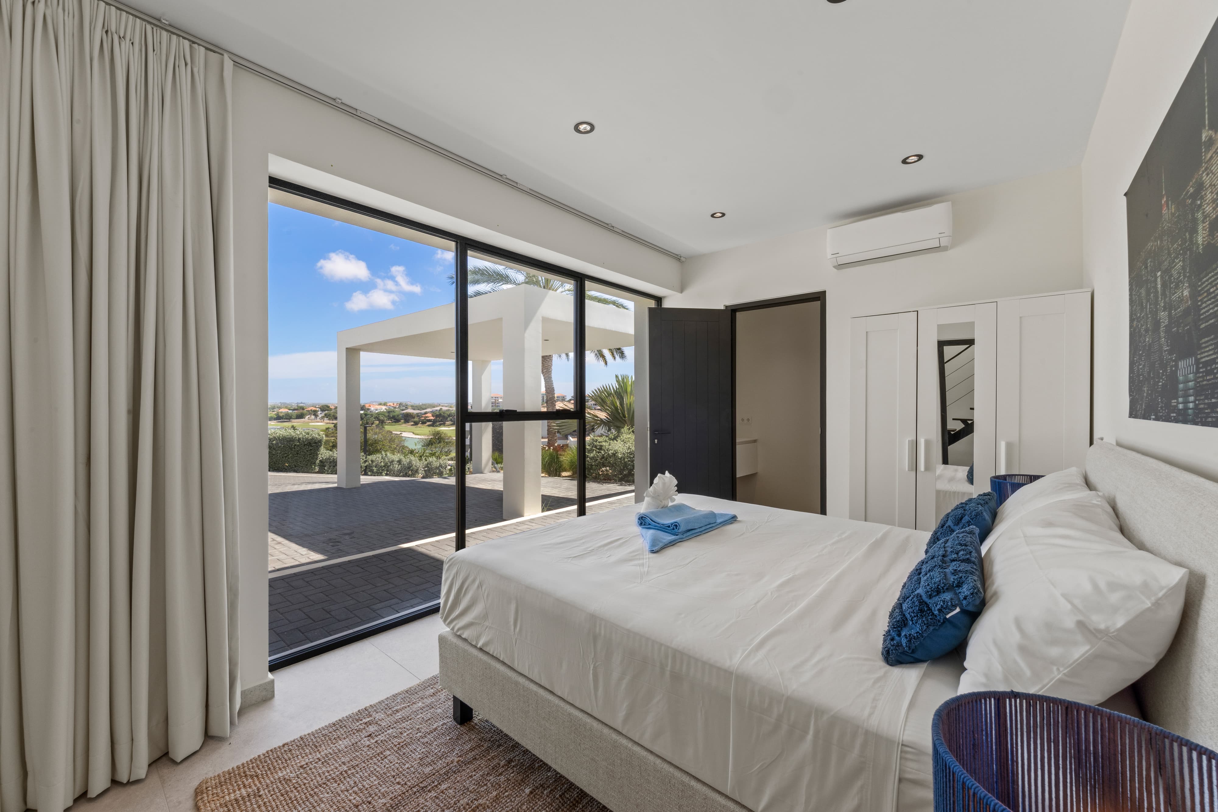 Holland House - Blue Bay - op een Klif met Fenomenaal Zeezicht