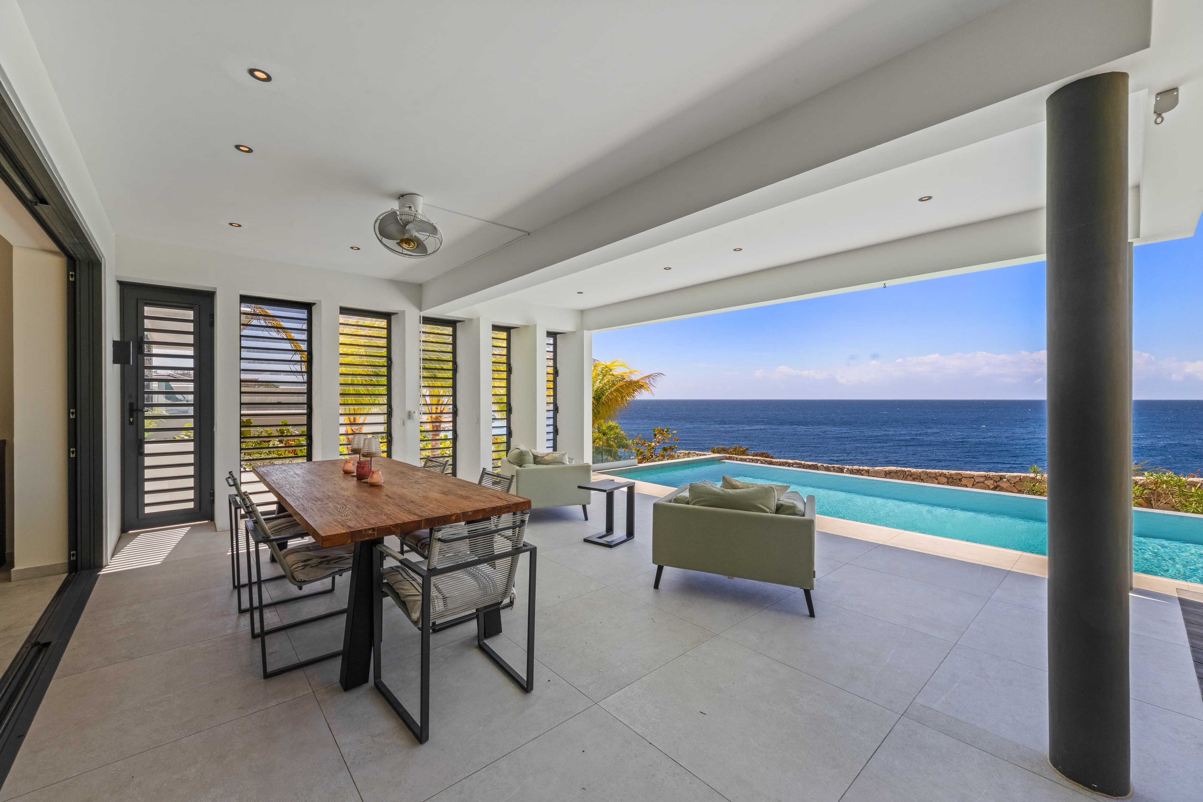 Holland House - Blue Bay - op een Klif met Fenomenaal Zeezicht