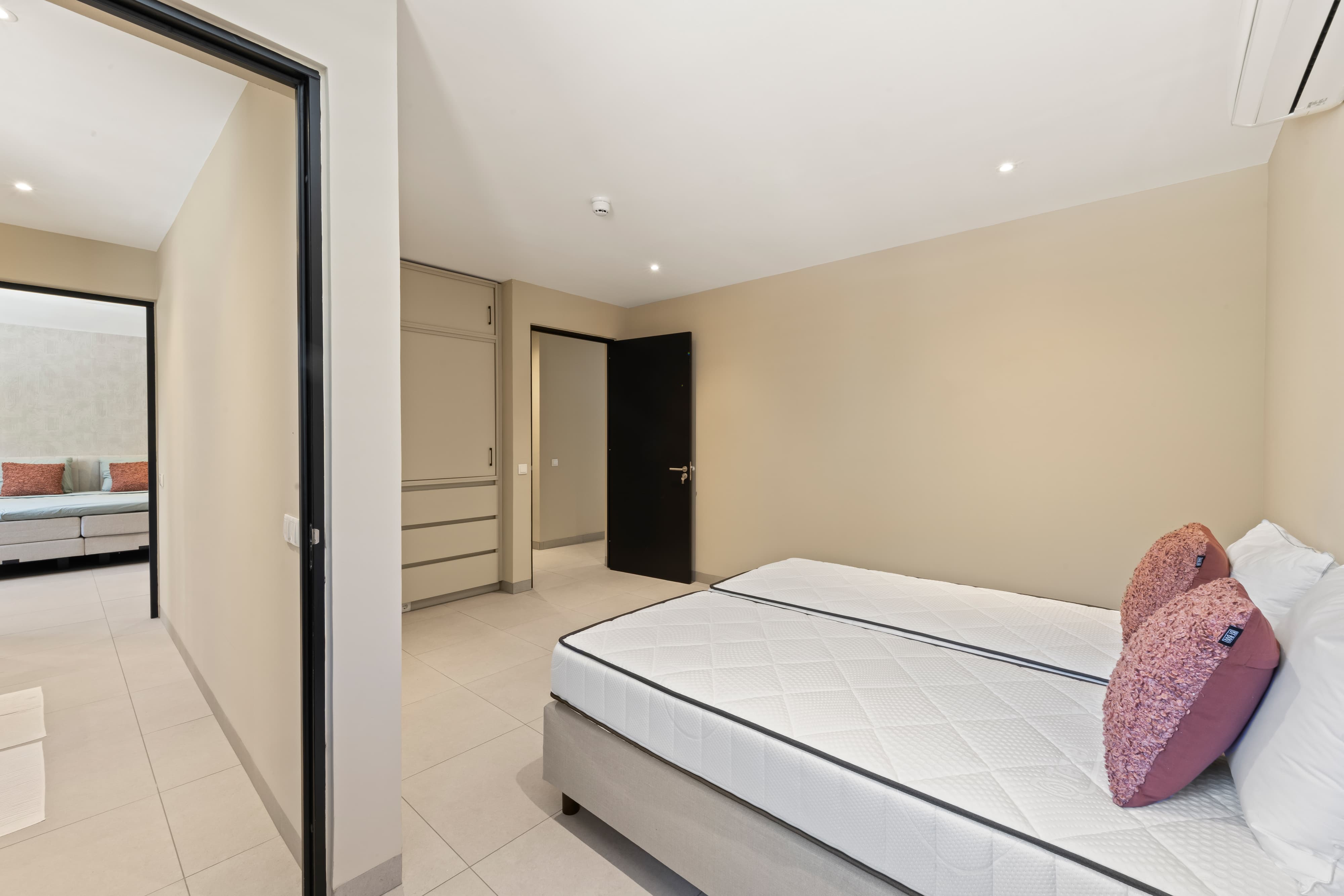 Holland House - Cape Marie C4