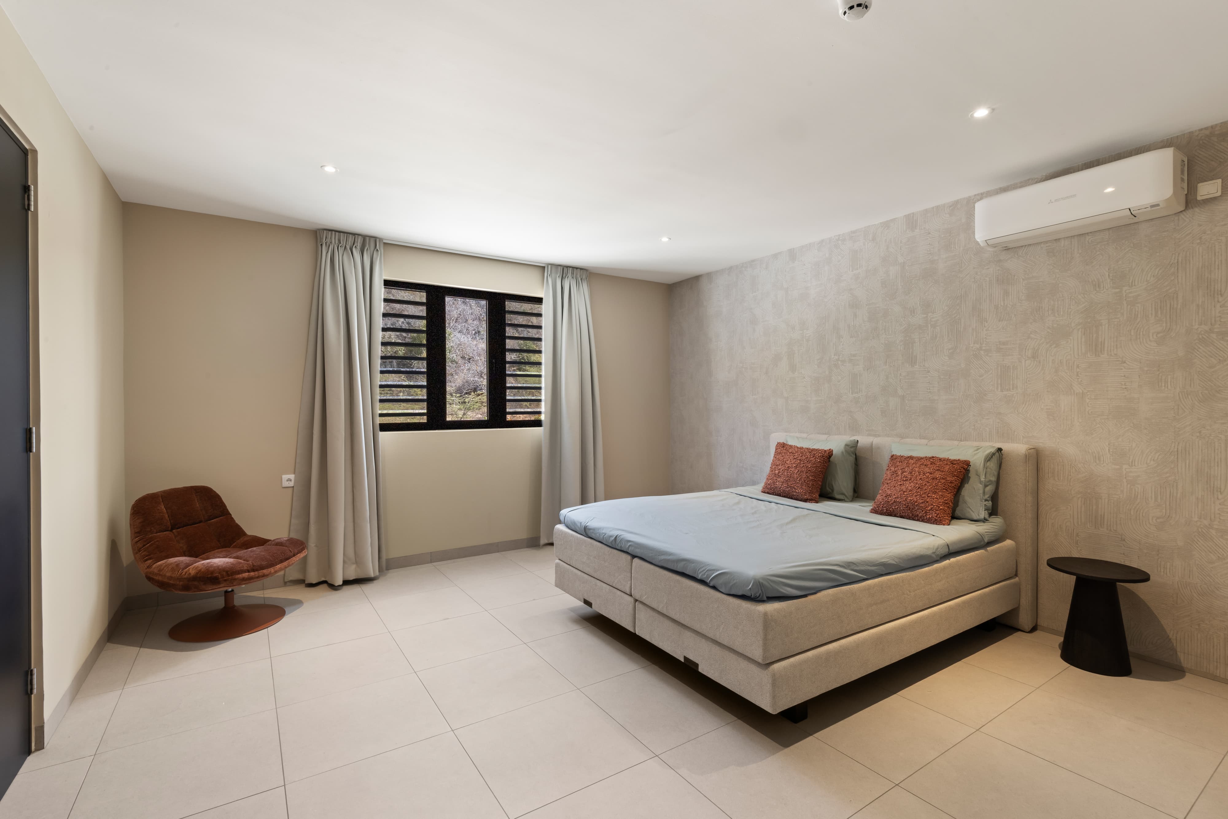 Holland House - Cape Marie C4