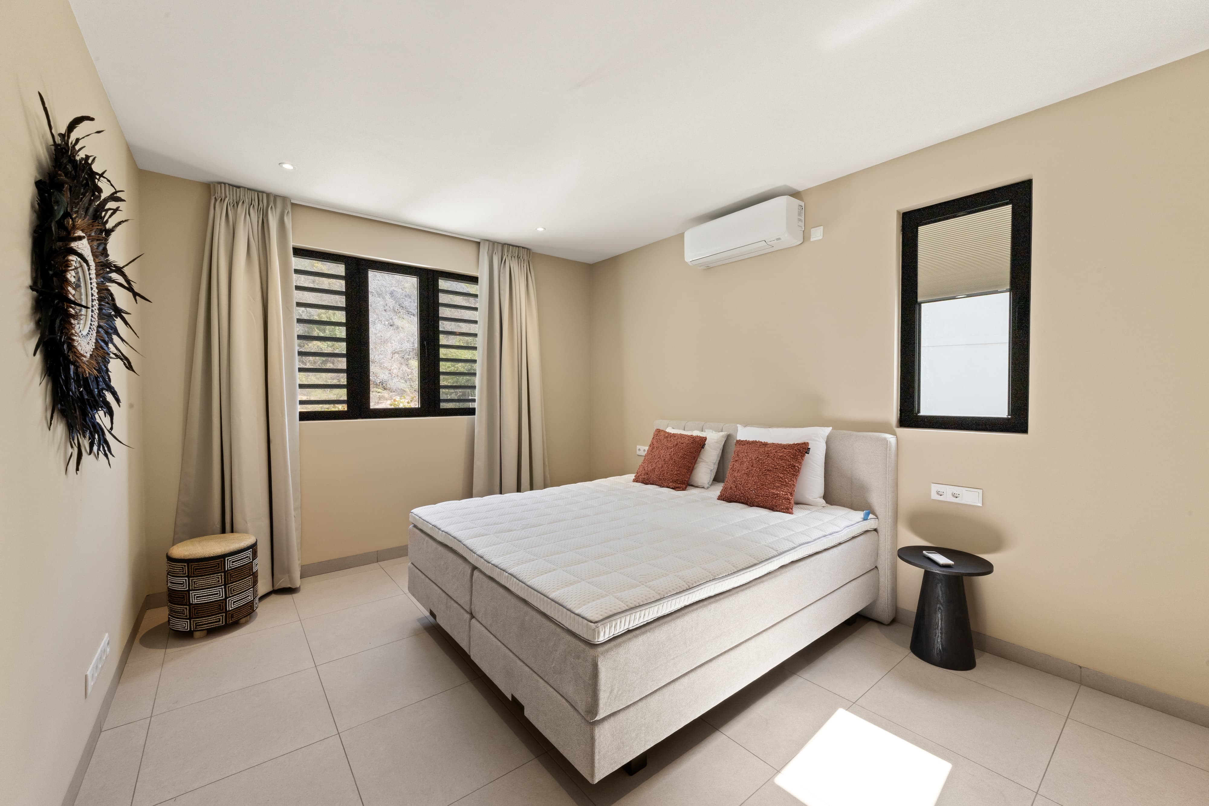 Holland House - Cape Marie C4